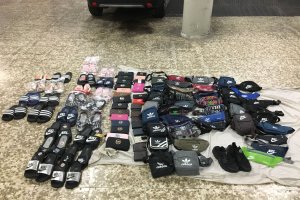 Mercancia decomisada por la Policía de Roquetas.