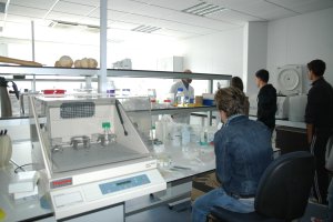 Sala de investigación del Ifapa en Almería donde se realizan ensayos de nuevos proyectos de investigación tanto del ámbito agrícola como del pesquero.