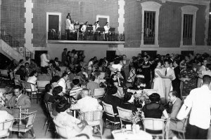 La terraza del Casino en los años 50, cuando era centro de reunión de la alta sociedad