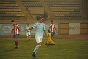 Dani Sales tras anotar uno de los tantos de la victoria.