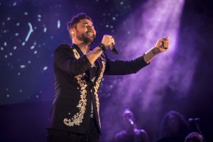 Miguel poveda en uno de los conciertos de la gira que este domingo lo trae a Almería.