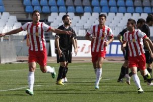 Borja ya sabe celebrar goles con el Almería.