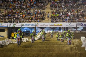 Ambientazo con el motocross en Cuevas del Almanzora.