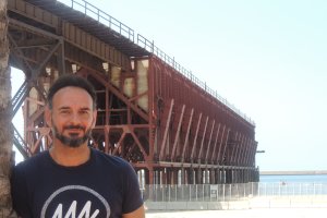 Manolo Berenguel posa para LA VOZ en el Cable Inglés.