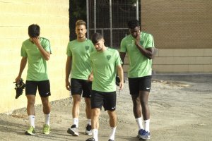 José Ángel Pozo sigue entrenando con el grupo.