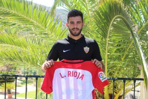 Luis Rioja con su nueva camiseta en Benahavís.
