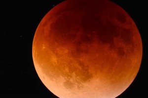 Luna de sangre, llamada así por su color rojizo, es la que se verá el día del eclipse.