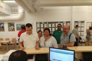 Agustín de Sagarra, Amalia Román y Roberto Álvarez, presentando las alegaciones.