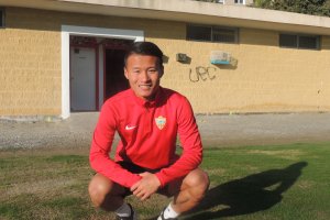 El chino Lin en el campo de La Vega de Acá.