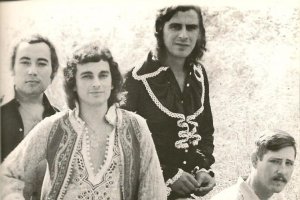 José Pérez, segundo por la izquierda, juto con otros miembros de Los Puntos en la década de los 70.