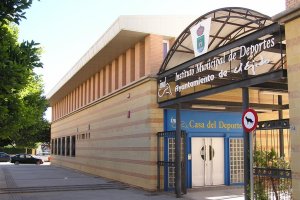 Fachada del Pabellón de Deportes de El Ejido.