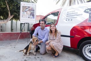 Ramón Fernández-Pacheco junto a la concejala Carolina Lafita en su visita al Centro Zoosanitario.
