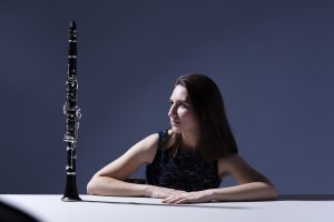 Cristina Mateo con su clarinete, el instrumento que la acompaña desde que era una niña.