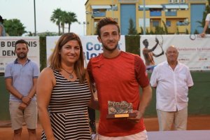 Javi Barranco revalida el título en Dénia.