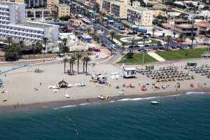 Viviendas en la zona costera de Roquetas de Mar, uno de grandes centros residenciales almerienses.