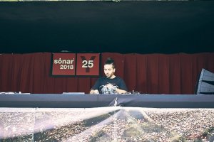 El productor almeriense Raúl Lloriz, durante su actuación en el Sónar 2018.