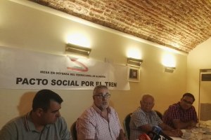 Miembros de la Mesa del Tren, esta mañana.