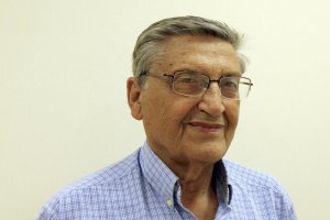 Antonio Fernández Gil, que escribía bajo el pseudónimo de Kayros