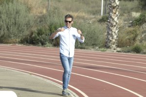 Miguel Ángel Corona en el campo de la Universidad.