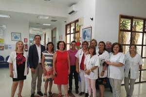 La delegada de Gobierno, Gracia Fernández, ha visitado el centro de salud de Santa María del Águila.