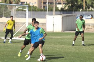Javi Moreno y José Romera en una jugada del partidillo.