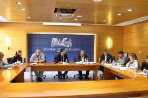 Reunión de junta de Gobierno del Ayuntamiento de El Ejido, el que más deuda acumula de la provincia
