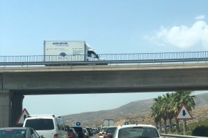 Foto cedida por la A.VV. Colinas de Aguadulce que muestra las retenciones.