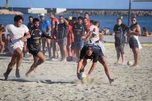 Rugby en la playa.