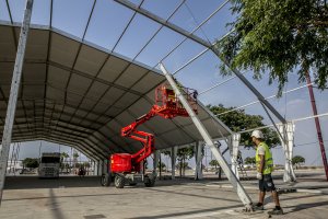 Preparativos del recinto ferial, ayer.