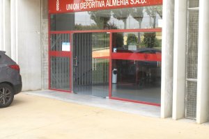 Las puertas del Almería se abren para un goleador.