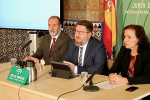 El consejero de Agricultura en una de sus visitas a la provincia