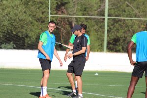 Aguza habla con Fran.