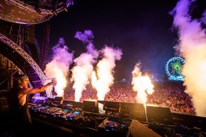 El festival ofrece durante estos días 150 horas de música en seis escenarios.