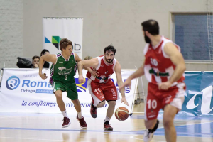 El jugador rojillo en acción.