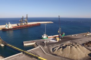 Puerto de Carboneras, el que más graneles importa