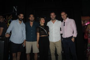 Socios de Nacional Music Club junto al director comercial de La Voz.