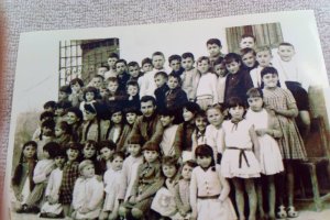 Los alumnos del Colegio de Laroya en los años 60.