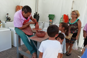 Demostración esta mañana ante la atenta mirada de los niños.