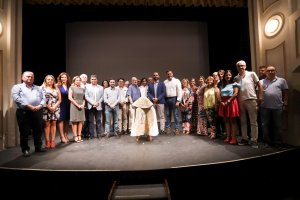 Foto de familia tras la entrega del Capote de Paseo a Curro Díaz.