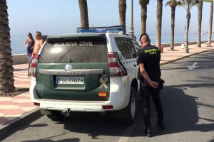 Guardia Civil patrullando en el municipio de Roquetas.