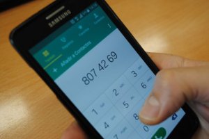 Usuario de un móvil con sistema operativo Android.