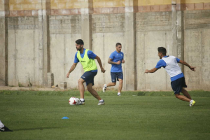 El jugador en un entrenamiento con la primera plantilla.