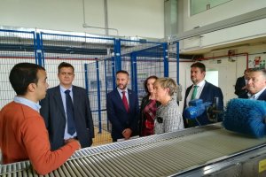 El director general de IDEA en una de sus visitas a empresarios noveles en la sede de Tecnova.