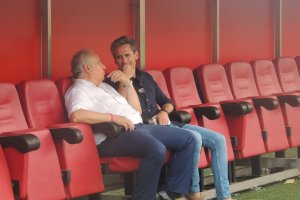 Alfonso García y Corona hablando de mercado.