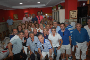 Los veteranos posan para la historia.