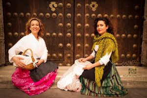 Míriam Abenza y Eva Marcos forman, junto a su elenco de actrices y actores, el equipo de Viajar en el tiempo.