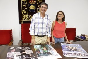 Manuel Cortés y Elisa Fernández durante la presentación de los festivales.