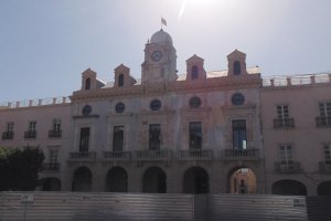 Fachada principal aún pendiente de rehabilitación final