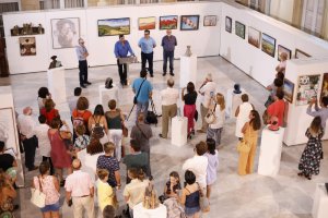 El Patio de Luces de la Diputación registró una gran entrada en la presentación, el jueves.