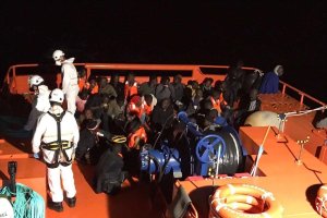Una patera localizada frente a la costa almeiense.